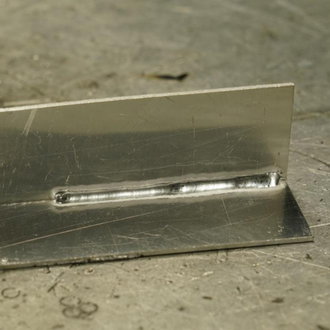 2mm鋁闆自熔焊焊接操作演示